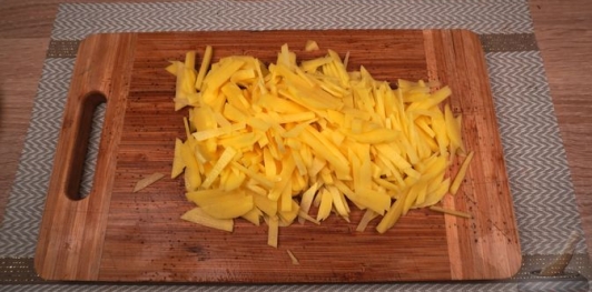 Фото приготовления рецепта: Картофельно-мясная запеканка Харя - шаг №2