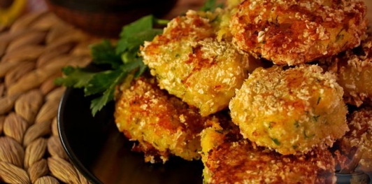 Фото приготовления рецепта: Картофельно-сырные котлеты - шаг №18