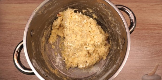 Фото приготовления рецепта: Картофельно-творожные клёцки - шаг №10