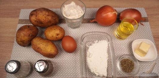 Фото приготовления рецепта: Картофельно-творожные клёцки - шаг №1