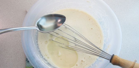 Фото приготовления рецепта: Картофельные блины с сырной начинкой - шаг №5