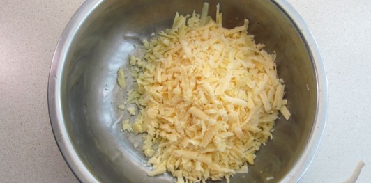 Фото приготовления рецепта: Картофельные блины с сырной начинкой - шаг №15