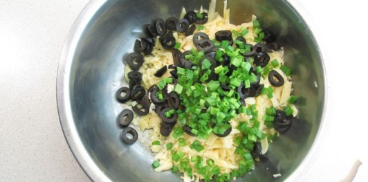 Фото приготовления рецепта: Картофельные блины с сырной начинкой - шаг №17