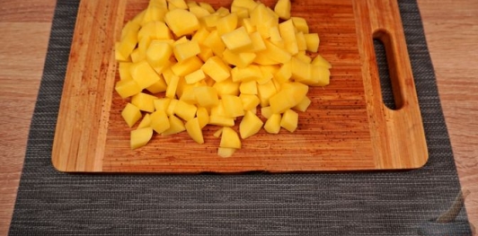 Фото приготовления рецепта: Картофельный суп со сливками - шаг №11