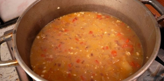 Фото приготовления рецепта: Картофельный суп со сливками - шаг №23