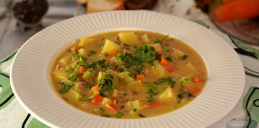 Фото приготовления рецепта: Картофельный суп со сливками - шаг №25