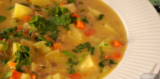 Фото приготовления рецепта: Картофельный суп со сливками - шаг №26