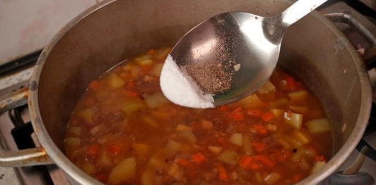 Фото приготовления рецепта: Картофельный суп со сливками - шаг №20