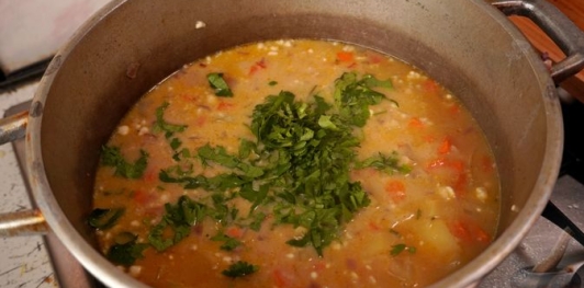 Фото приготовления рецепта: Картофельный суп со сливками - шаг №24