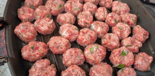 Фото приготовления рецепта: Кёфте джыз-быз (мамины фрикадельки) - шаг №12