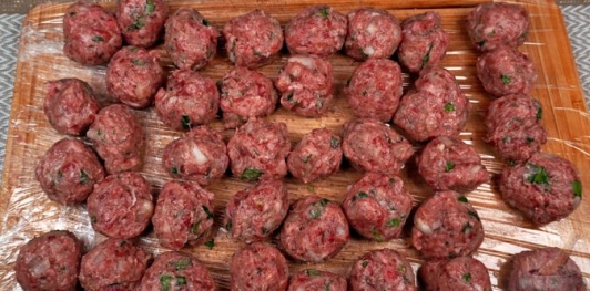 Фото приготовления рецепта: Кёфте джыз-быз (мамины фрикадельки) - шаг №11