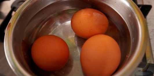 Фото приготовления рецепта: Кёрёзёт (закуска) с брынзой, творогом и яйцами - шаг №2