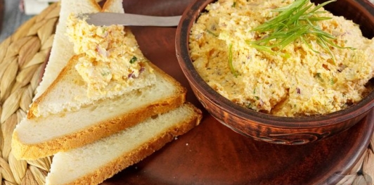 Фото приготовления рецепта: Кёрёзёт (закуска) с брынзой, творогом и яйцами - шаг №15