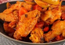 Куриные крылышки, тушенные с айвой и сладким перцем