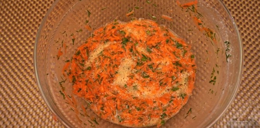 Фото приготовления рецепта: Куриные отбивные в морковном кляре - шаг №8