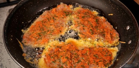 Фото приготовления рецепта: Куриные отбивные в морковном кляре - шаг №14