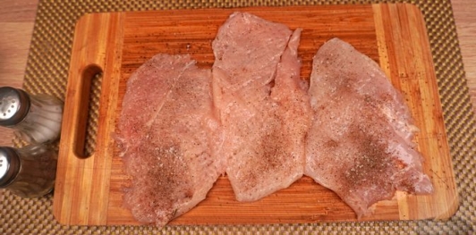 Фото приготовления рецепта: Куриные отбивные в морковном кляре - шаг №11