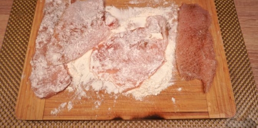 Фото приготовления рецепта: Куриные отбивные в морковном кляре - шаг №12