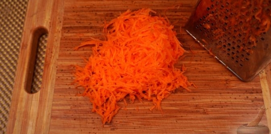 Фото приготовления рецепта: Куриные отбивные в морковном кляре - шаг №6