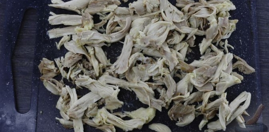 Фото приготовления рецепта: Куриный суп с сельдереем - шаг №16