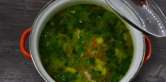 Фото приготовления рецепта: Куриный суп с сельдереем - шаг №20