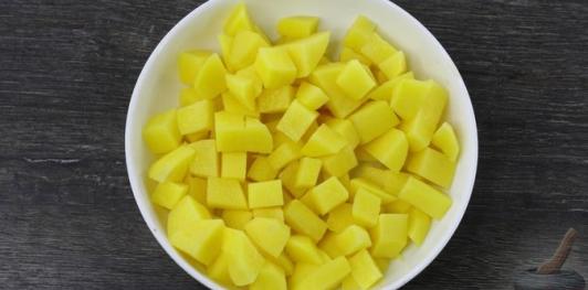 Фото приготовления рецепта: Куриный суп с сельдереем - шаг №11