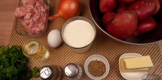 Фото приготовления рецепта: Лодочки из картофеля с фаршем (в духовке) - шаг №1