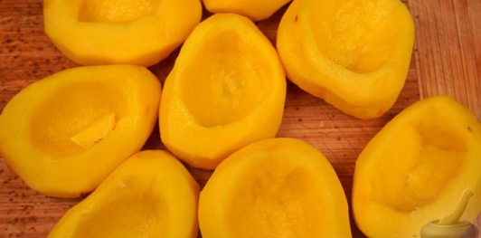 Фото приготовления рецепта: Лодочки из картофеля с фаршем (в духовке) - шаг №8