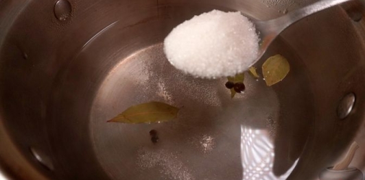 Фото приготовления рецепта: Маринованная рыба по-венгерски - шаг №11