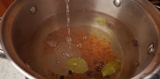 Фото приготовления рецепта: Маринованная рыба по-венгерски - шаг №13