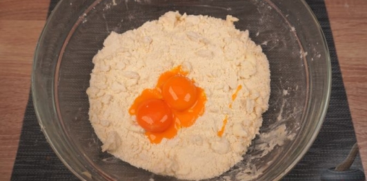 Фото приготовления рецепта: Мазурек с апельсином и шоколадом - шаг №4