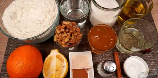 Фото приготовления рецепта: Медомакарона (греческое печенье) - шаг №1