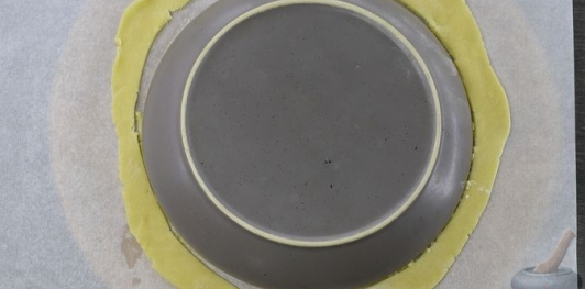 Фото приготовления рецепта: Медовик с творожным кремом - шаг №19