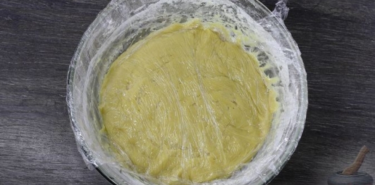 Фото приготовления рецепта: Медовик с творожным кремом - шаг №14