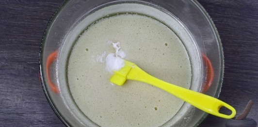 Фото приготовления рецепта: Медовик с творожным кремом - шаг №10