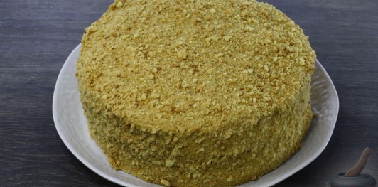 Фото приготовления рецепта: Медовик с творожным кремом - шаг №35