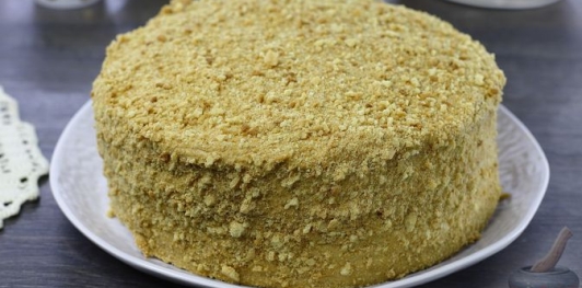 Фото приготовления рецепта: Медовик с творожным кремом - шаг №37