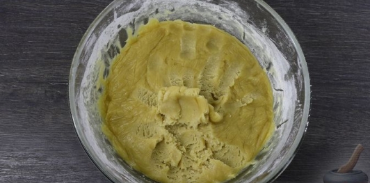 Фото приготовления рецепта: Медовик с творожным кремом - шаг №15