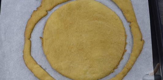 Фото приготовления рецепта: Медовик с творожным кремом - шаг №22