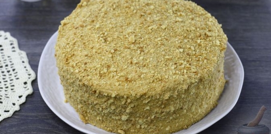 Фото приготовления рецепта: Медовик с творожным кремом - шаг №36