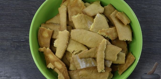 Фото приготовления рецепта: Медовик с творожным кремом - шаг №23