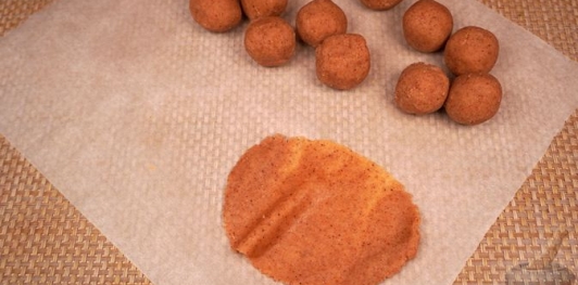 Фото приготовления рецепта: Миндальные конфеты с фундуком и фисташками - шаг №18