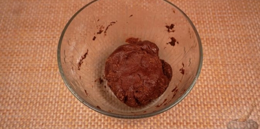 Фото приготовления рецепта: Миндальные конфеты с фундуком и фисташками - шаг №13