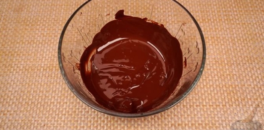 Фото приготовления рецепта: Миндальные конфеты с фундуком и фисташками - шаг №11