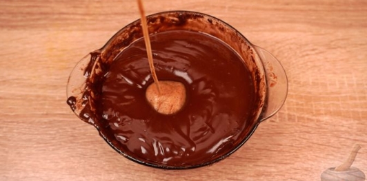 Фото приготовления рецепта: Миндальные конфеты с фундуком и фисташками - шаг №21