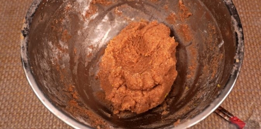 Фото приготовления рецепта: Миндальные конфеты с фундуком и фисташками - шаг №10