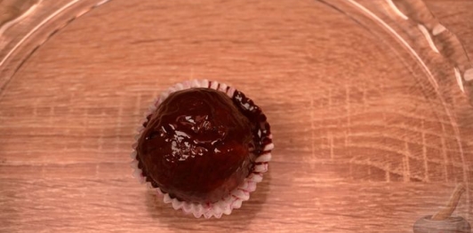 Фото приготовления рецепта: Миндальные конфеты с фундуком и фисташками - шаг №22