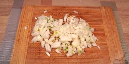 Фото приготовления рецепта: Мясные рулетики с квашеной капустой - шаг №2