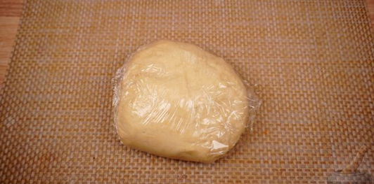 Фото приготовления рецепта: Молдавские вертуты с творогом и зеленью - шаг №5