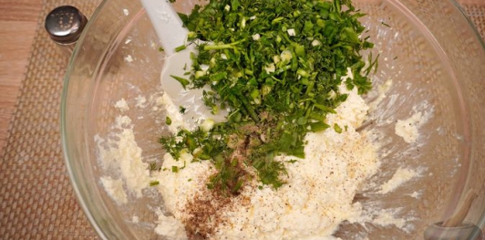 Фото приготовления рецепта: Молдавские вертуты с творогом и зеленью - шаг №10